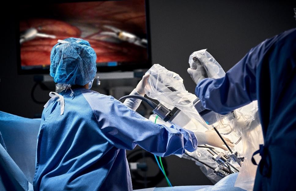 surgical tech working with robot